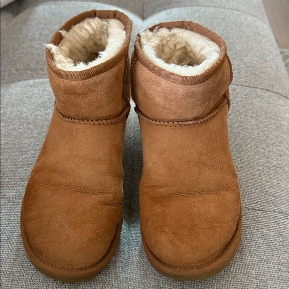 Ugg Classic Mini II - Chesnut Size 6 - Picture 2 of 4